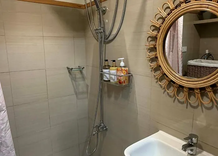 Twin Bed 1br W Balcony With Wifi Netflix At Shore2 T1 Near Moa And Naia Airport Aparthotel Manila