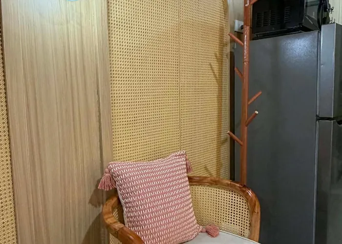Twin Bed 1br W Balcony With Wifi Netflix At Shore2 T1 Near Moa And Naia Airport Aparthotel