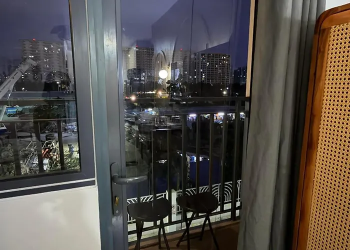 Twin Bed 1br W Balcony With Wifi Netflix At Shore2 T1 Near Moa And Naia Airport Manila